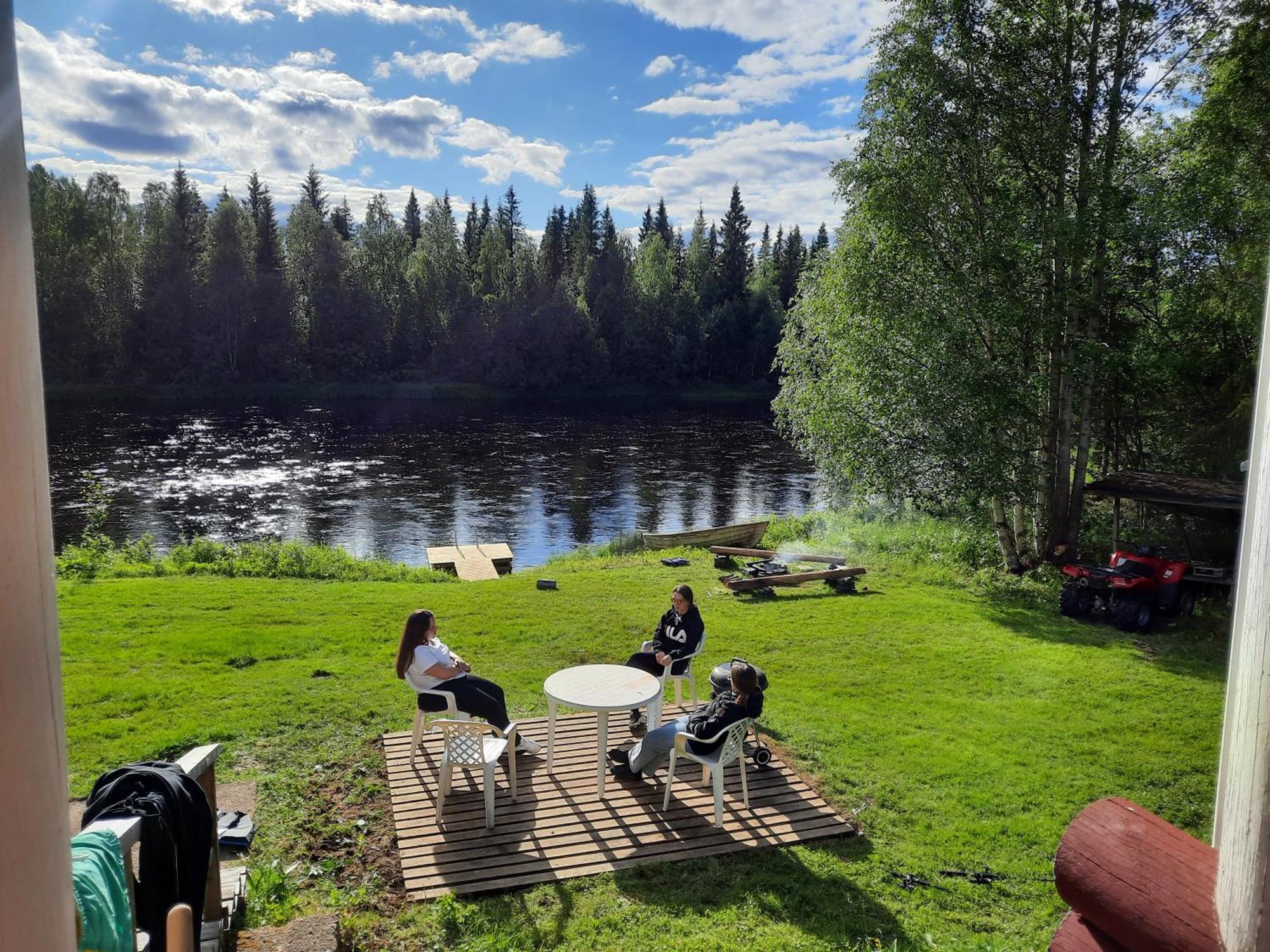 Lapin Villa Hiisi Joen Rannalla Ranua Rum bild